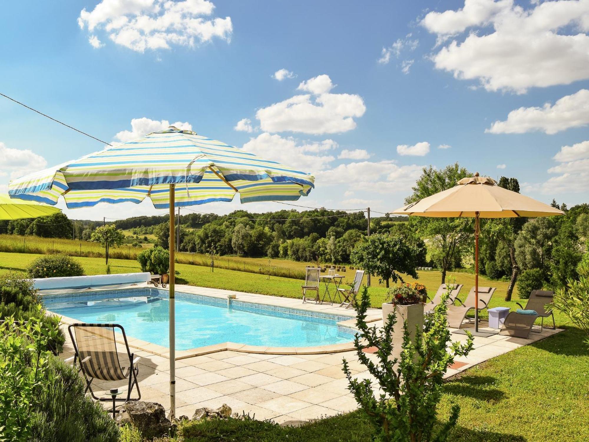 Snug Cottage In Saint Eutrope De Born With Pool Exteriör bild