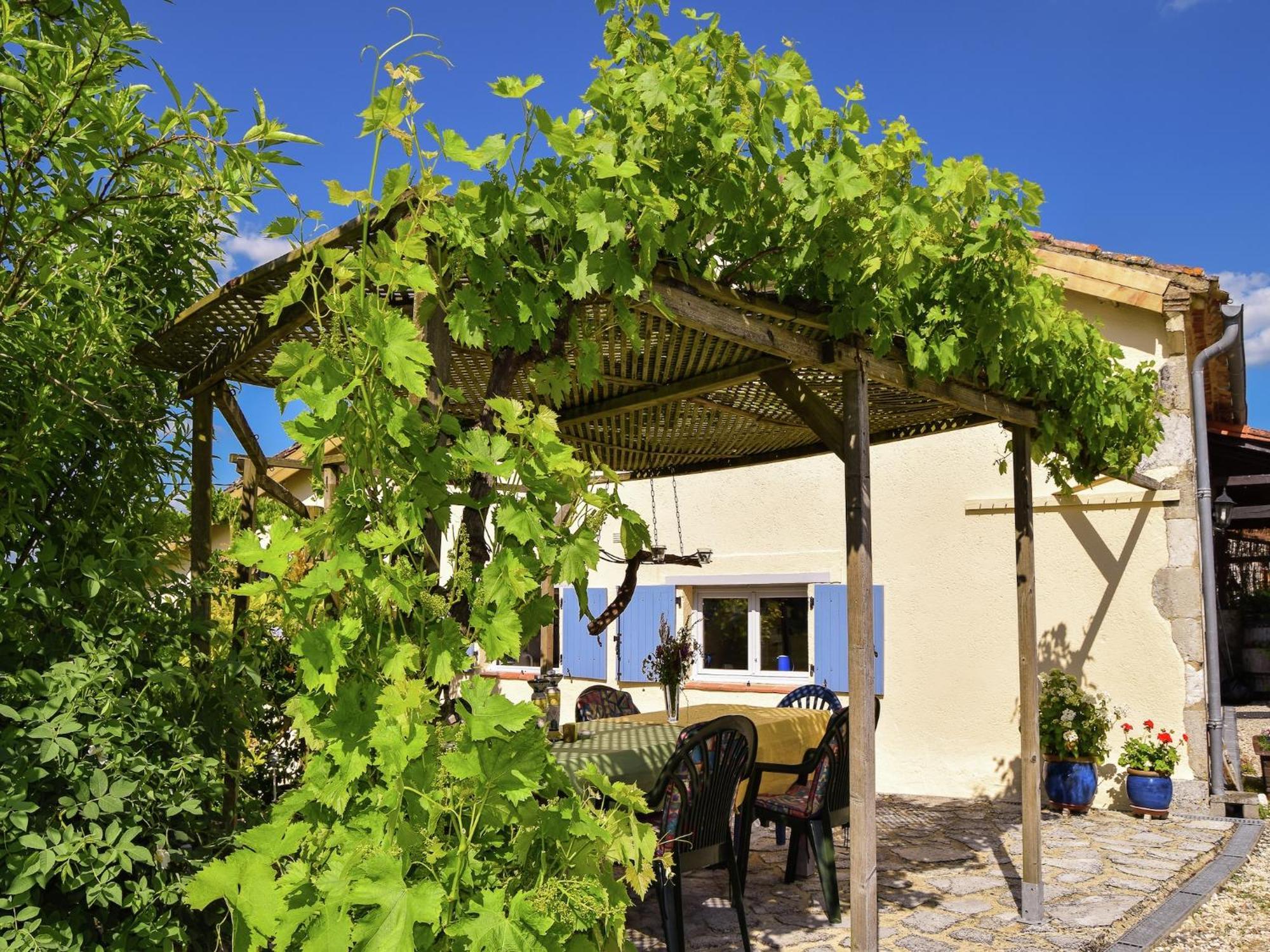 Snug Cottage In Saint Eutrope De Born With Pool Exteriör bild